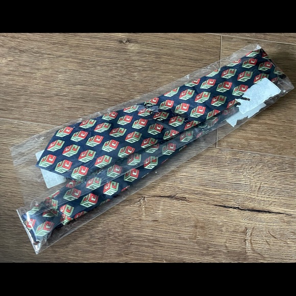 GUCCI-AUTHENTIC (NWT) Silk Tie - Picture 14 of 14